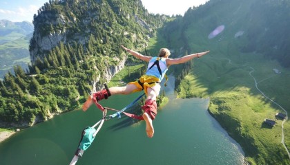 开云体育世界杯-英超争冠之夜，约基奇末节接管比赛，当足球的悬念遇上篮球的统治力