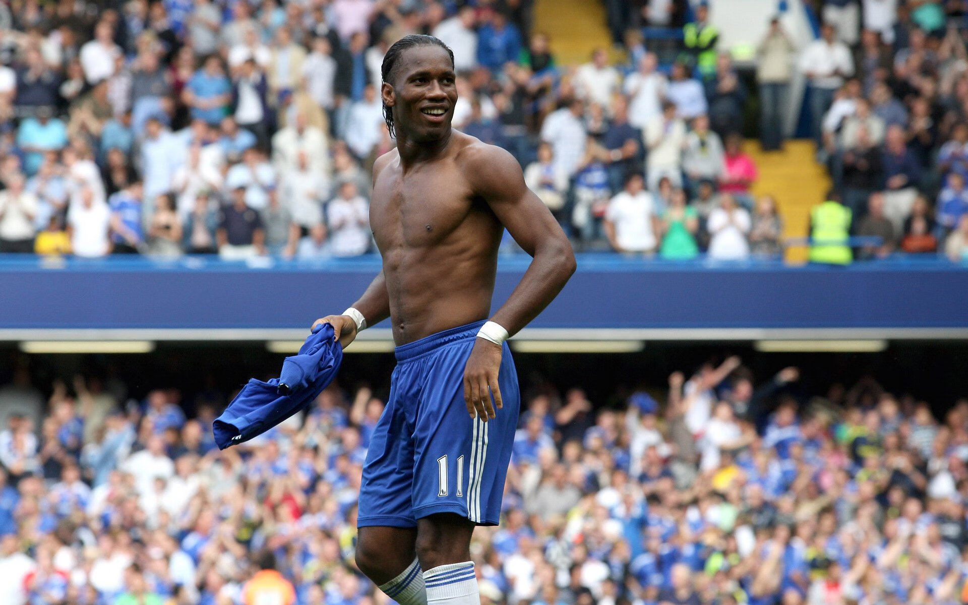 老鹰速胜雄鹿，利拉德成为全场焦点